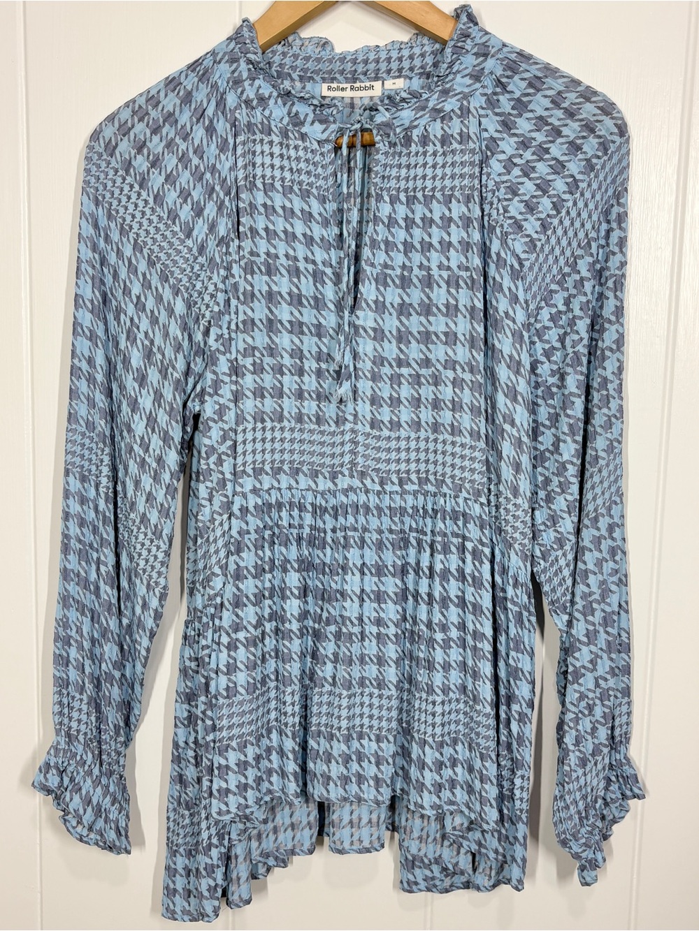 Roller Rabbit Houndstooth Blouse with Ruffled Neck & Tie Size Medium Blue